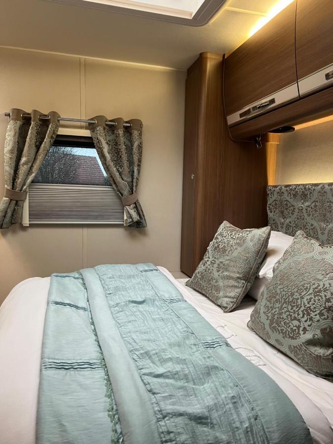 Self Contained Holiday Home Caravan Corsham Exterior photo